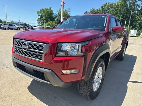 Used 2022 Nissan Frontier SV w/ Technology Package AWD/4WD image 2