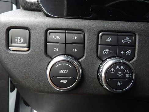 Used 2024 GMC Sierra 3500 SLE w/ SLE Convenience Package AWD/4WD image 41