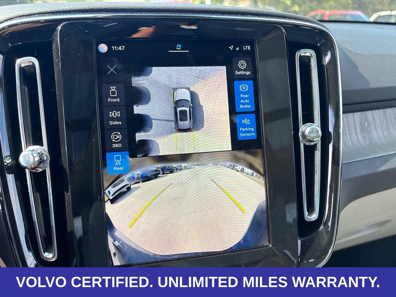 Certified 2025 Volvo XC40 B5 Plus AWD/4WD image 26