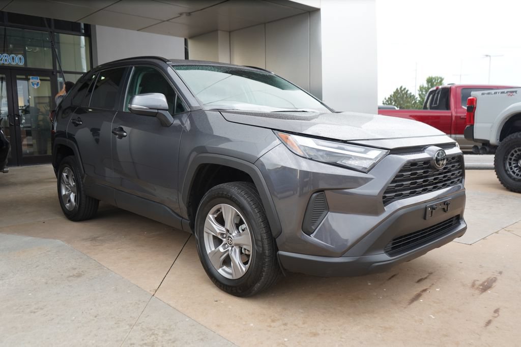 Used 2025 Toyota RAV4 XLE AWD/4WD image 3