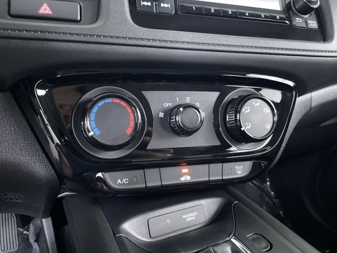 Used 2022 Honda HR-V LX image 16