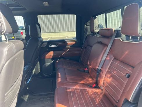 Used 2024 GMC Sierra 3500 Denali Ultimate AWD/4WD image 17