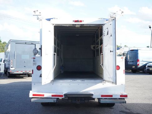 Used 2016 Ford F550 4x4 Regular Cab Super Duty image 10