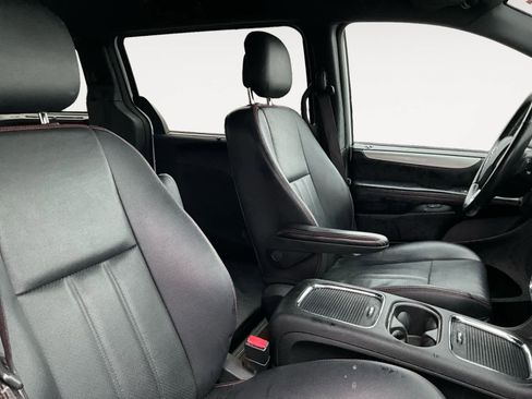 Used 2017 Dodge Grand Caravan GT image 17
