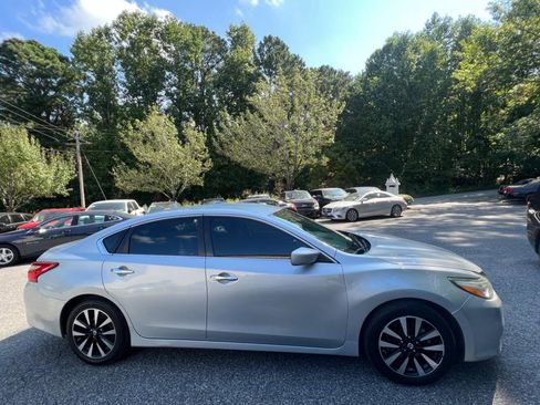 Used 2018 Nissan Altima 2.5 SV image 8