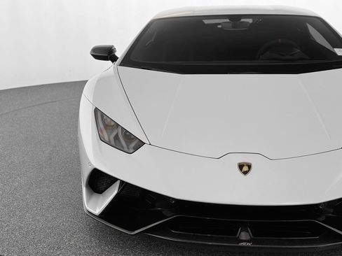 Used 2018 Lamborghini Huracan Performante AWD/4WD image 37