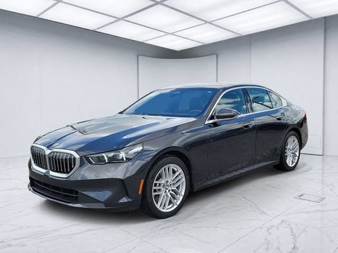 Used 2025 BMW 530i RWD image 2