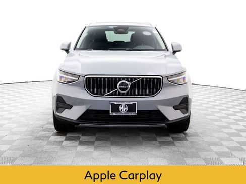 Used 2025 Volvo XC40 B5 Core image 9