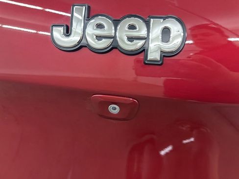 Used 2015 Jeep Cherokee Latitude w/ Cold Weather Group AWD/4WD image 16