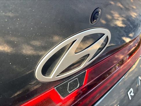 Certified 2025 Hyundai Elantra SEL FWD image 31