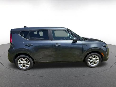 Used 2025 Kia Soul LX w/ LX Technology Package FWD image 16