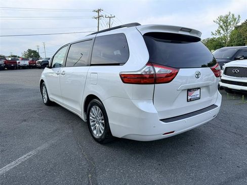 Used 2015 Toyota Sienna XLE Premium FWD image 9