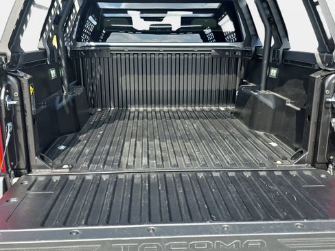 Used 2025 Toyota Tacoma SR5 AWD/4WD image 12