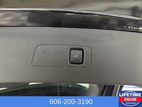 Used 2022 Lincoln Corsair AWD w/ Premium Package image 17