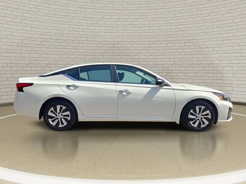 Certified 2025 Nissan Altima 2.5 S FWD image 4