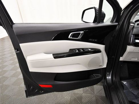 Certified 2024 Kia Carnival SX Prestige FWD image 13