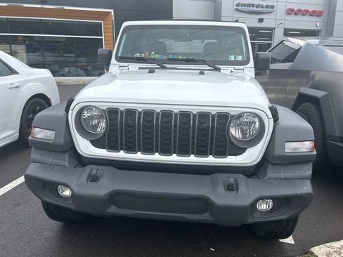 Used 2024 Jeep Wrangler Sport AWD/4WD image 2