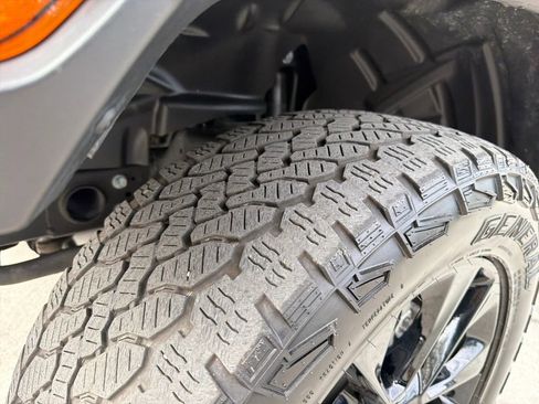 Used 2024 Jeep Gladiator Sport image 11