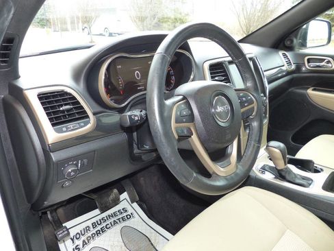 Used 2016 Jeep Grand Cherokee Laredo 75th Anniversary image 32