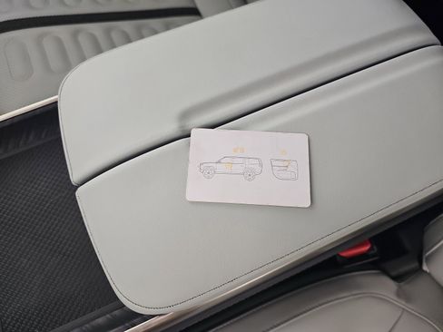 Used 2024 Rivian R1S Adventure image 30