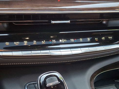 Used 2023 Cadillac Escalade Premium Luxury Platinum image 18