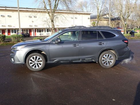 Used 2021 Subaru Outback Premium image 3