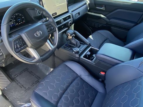 Certified 2025 Toyota 4Runner 4WD image 27