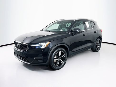 Used 2025 Volvo XC40 B5 Core image 3