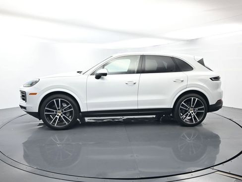 Certified 2024 Porsche Cayenne AWD/4WD image 2