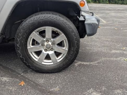 Used 2014 Jeep Wrangler Unlimited Sahara w/ Connectivity Group image 11