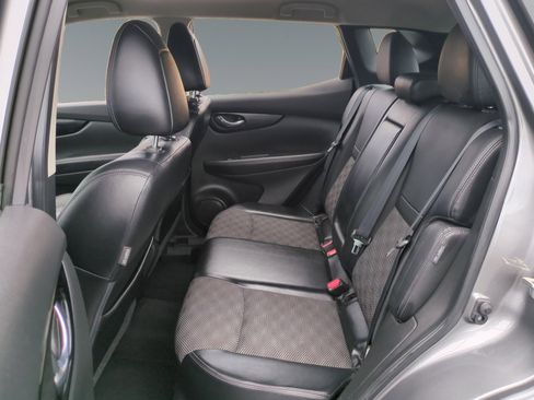 Used 2022 Nissan Rogue Sport SV w/ Technology Package image 13