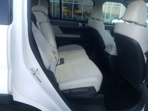 Certified 2025 Hyundai Santa Fe SE image 15