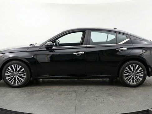 Used 2025 Nissan Altima 2.5 SV FWD image 5