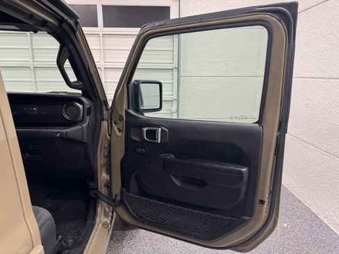 Used 2020 Jeep Gladiator Sport AWD/4WD image 28