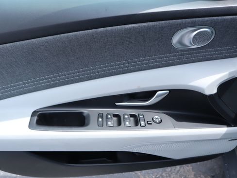 New 2026 Hyundai Elantra Limited FWD image 17