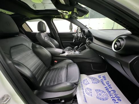 Used 2020 Alfa Romeo Giulia Ti Sport w/ Quick Order Package 22S Sport AWD/4WD image 27