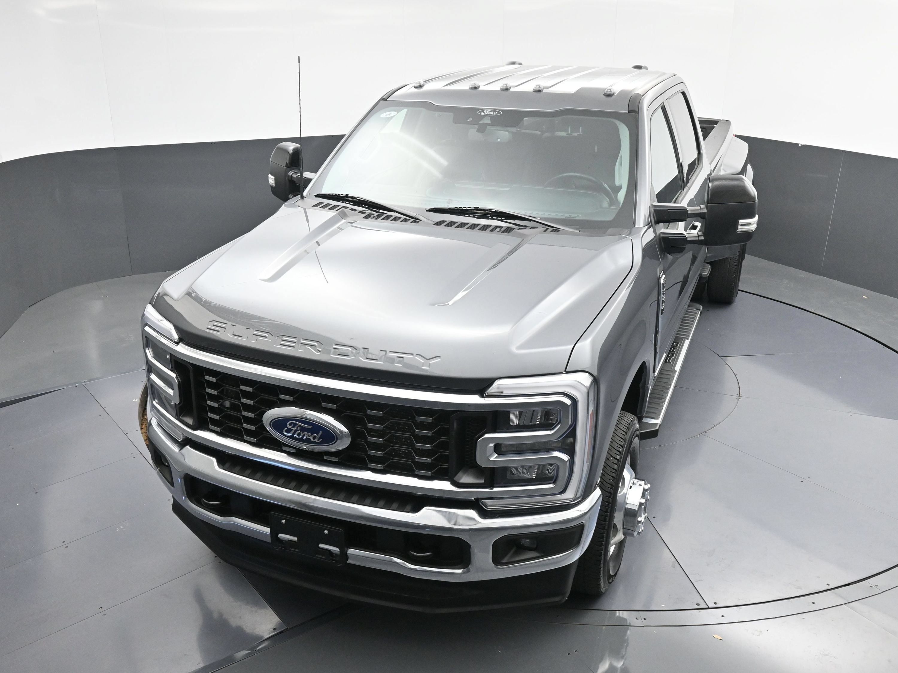 Used 2024 Ford F350 Lariat w/ FX4 Off-Road Package AWD/4WD image 34