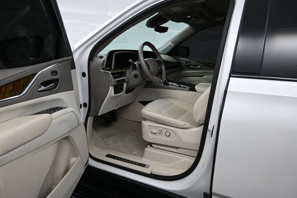Certified 2024 Cadillac Escalade ESV Sport Platinum w/ LPO, ONYX Package AWD/4WD image 9