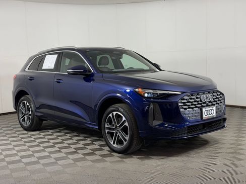 Used 2025 Audi Q5 Premium w/ Convenience Package image 7