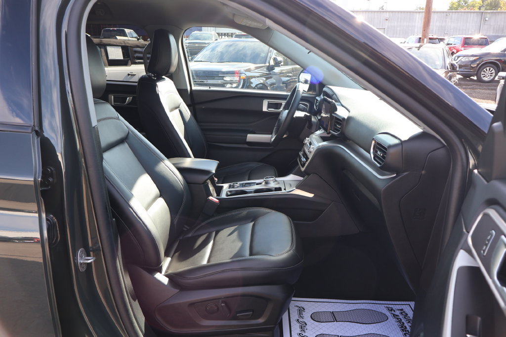 Used 2023 Ford Explorer XLT w/ Equipment Group 202A AWD/4WD image 26