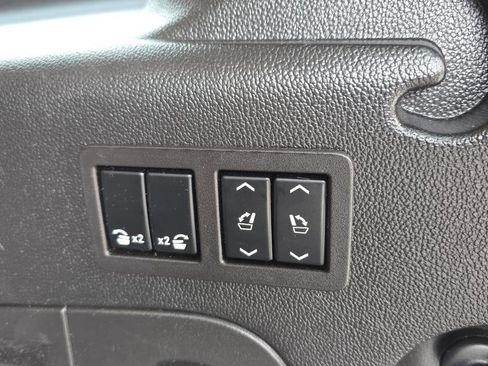 Used 2019 Cadillac Escalade ESV Premium Luxury image 19