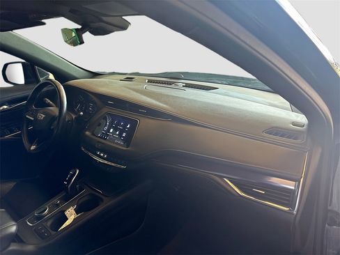 Used 2022 Cadillac XT4 Luxury w/ Cold Weather Package image 27