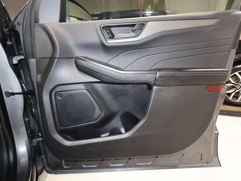 Used 2025 Ford Escape Active AWD/4WD image 18