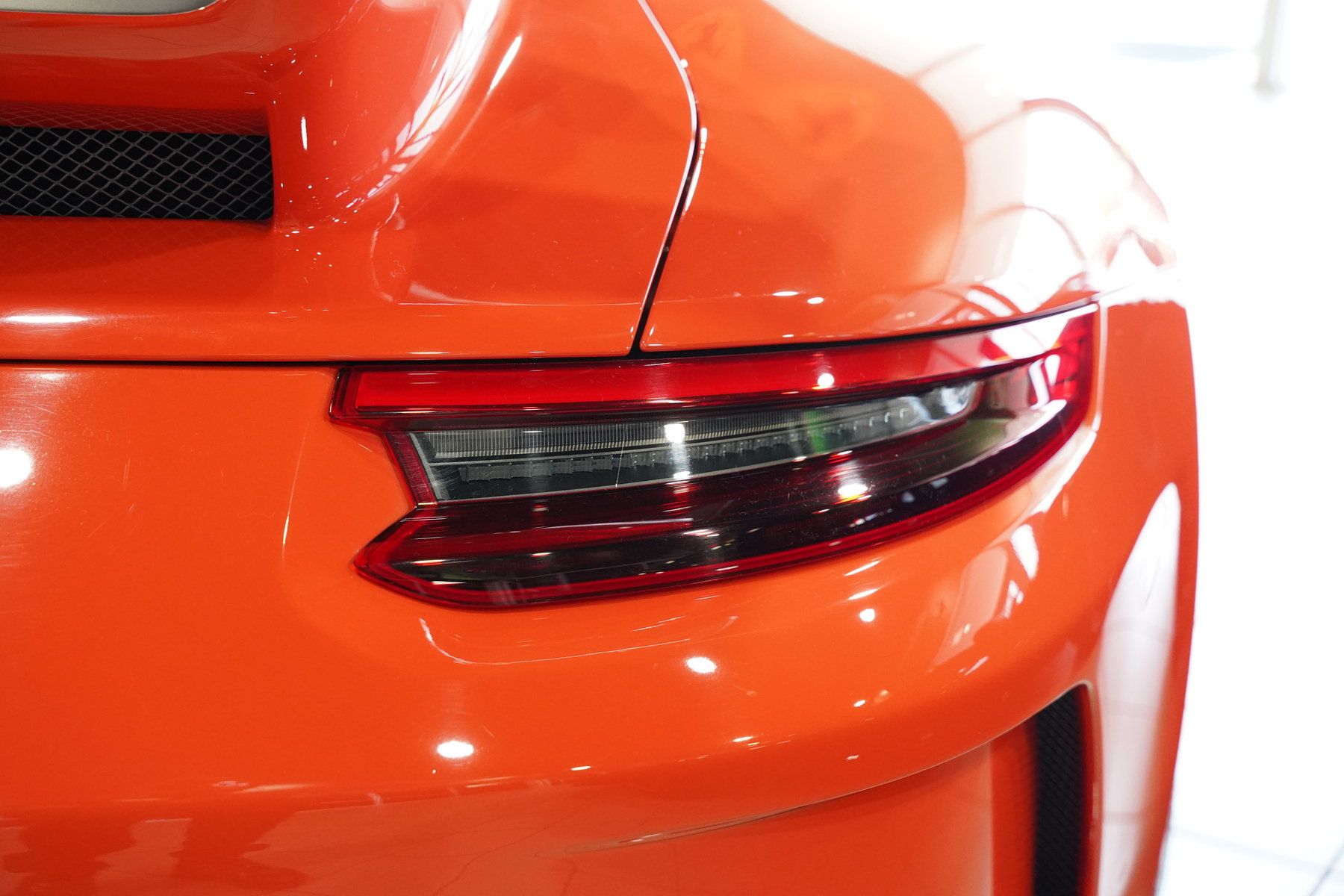 Used 2018 Porsche 911 GT3 RWD image 11