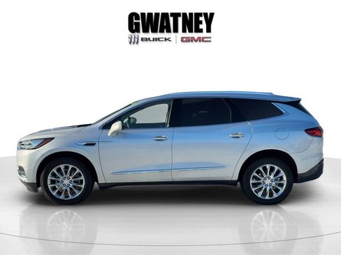 Used 2021 Buick Enclave Essence w/ Sound and Sites Package image 3