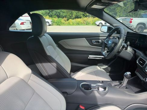 Used 2025 Ford Mustang GT Premium RWD image 10