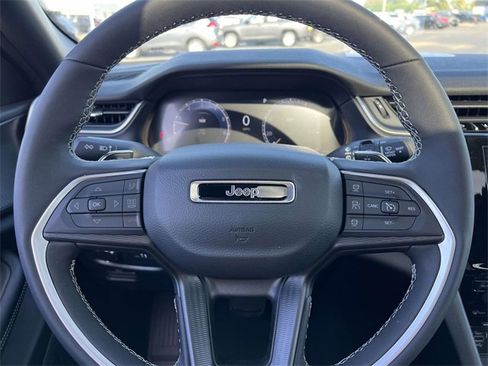 Certified 2025 Jeep Grand Cherokee Laredo X w/ Luxury Tech Group I image 17