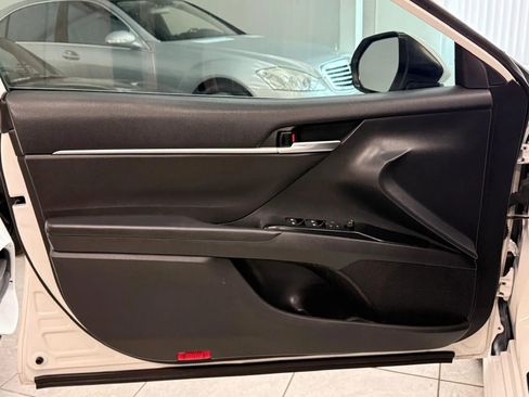 Used 2020 Toyota Camry SE image 17