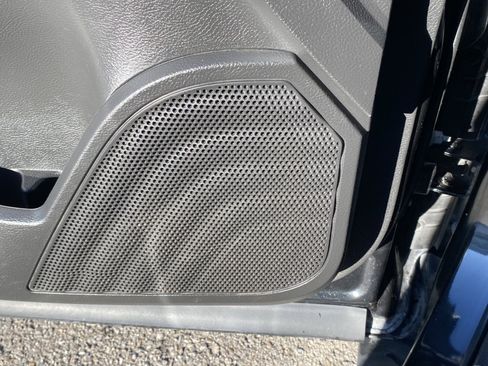 Used 2015 Ford Taurus SHO image 28