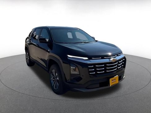Used 2025 Chevrolet Equinox LT FWD image 3